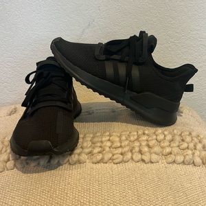 Women’s Adidas sneakers